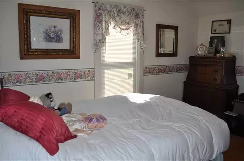 223 W Avon St, Freeport, IL 61032 photo 8