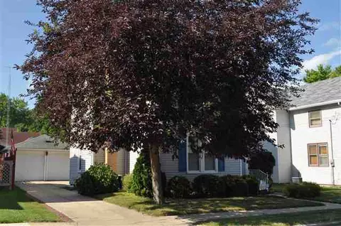 223 W Avon St, Freeport, IL 61032 photo 9