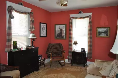 223 W Avon St, Freeport, IL 61032 photo 3