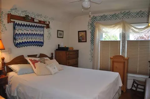 223 W Avon St, Freeport, IL 61032 photo 7