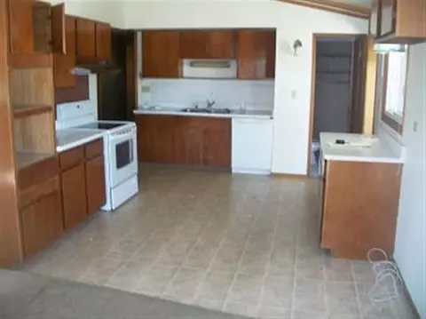 3840 E Winneshiek Rd, Freeport, IL 61032 photo 4