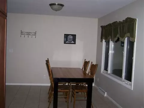 3296 W Knox, Freeport, IL 61032 photo 5