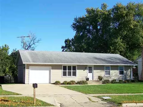 3296 W Knox, Freeport, IL 61032 photo 1