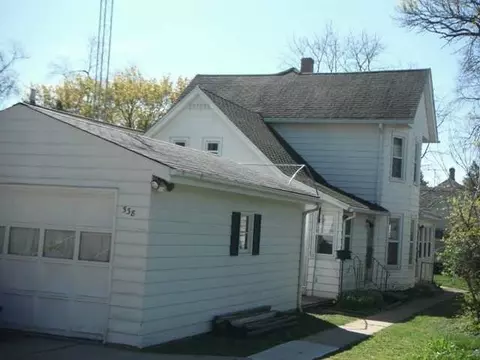 538 E Center St, Freeport, IL 61032 photo 3