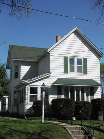 538 E Center St, Freeport, IL 61032 photo 2