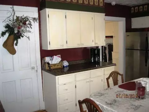 604 W Ringold, Freeport, IL 61032 photo 5