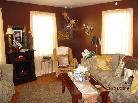 604 W Ringold, Freeport, IL 61032 photo 2