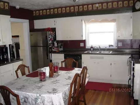 604 W Ringold, Freeport, IL 61032 photo 4
