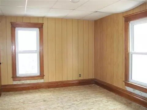 310 E Jefferson St, Freeport, IL 61032 photo 5