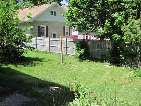 310 E Jefferson St, Freeport, IL 61032 photo 9
