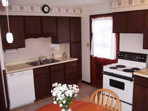 1436 Winter Dr, Freeport, IL 61032 photo 6
