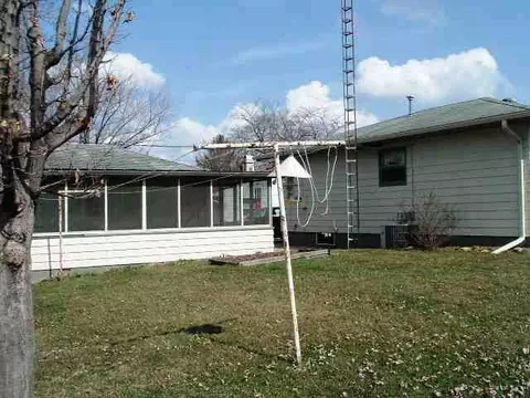 1436 Winter Dr, Freeport, IL 61032 photo 2