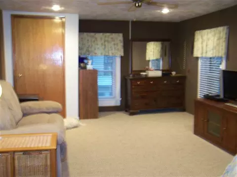 217 S Broad St, Lanark, IL 61046 photo 8