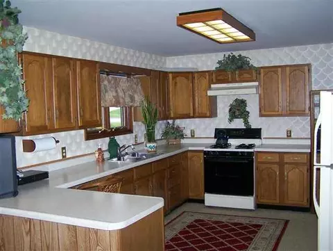 1479 Jay St, Freeport, IL 61032 photo 2