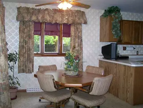 1479 Jay St, Freeport, IL 61032 photo 3