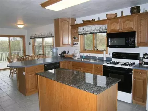 23-101 Brighton Ct, Lanark, IL 61046 photo 4