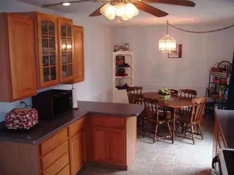 1908 W Laurel, Freeport, IL 61032 photo 5