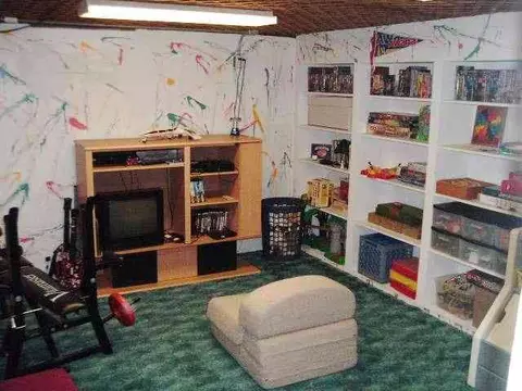 1908 W Laurel, Freeport, IL 61032 photo 7