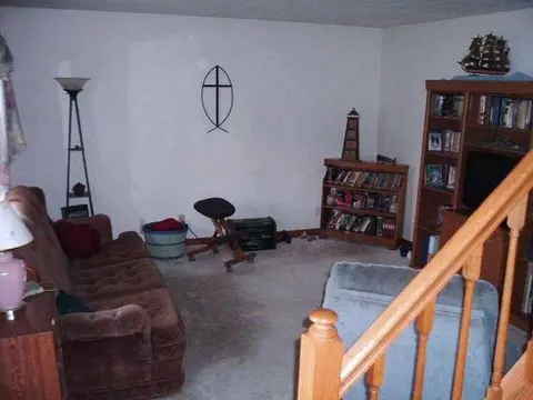 1908 W Laurel, Freeport, IL 61032 photo 3