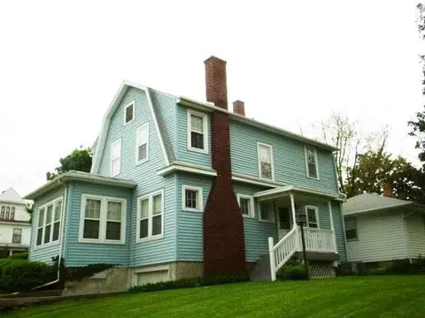 326 E Jefferson, Freeport, IL 61032 photo 2