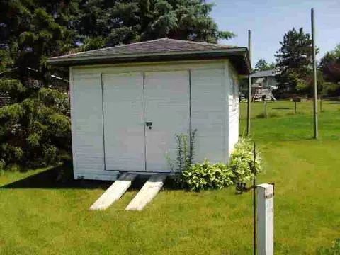 2148 Middle Ct, Freeport, IL 61032 photo 11