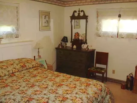 2148 Middle Ct, Freeport, IL 61032 photo 5