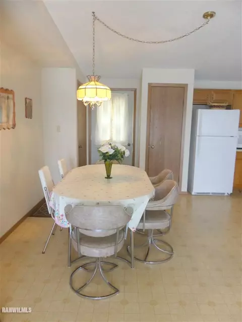 5-210 Heathcliff Dr, Lanark, IL 61046 photo 5