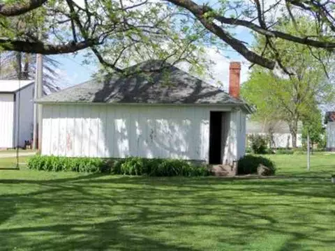 324 E 3rd St, Chadwick, IL 61014 photo 9