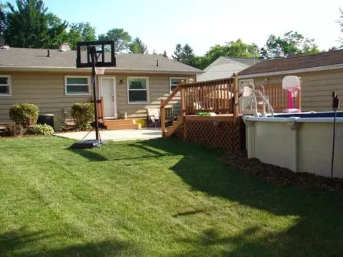 1471 Winter Dr, Freeport, IL 61032 photo 3