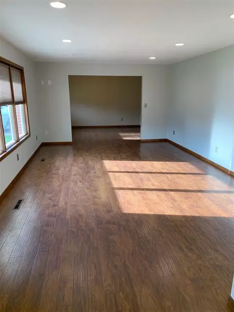 209 S West Side Ave, Lanark, IL 61046 photo 4