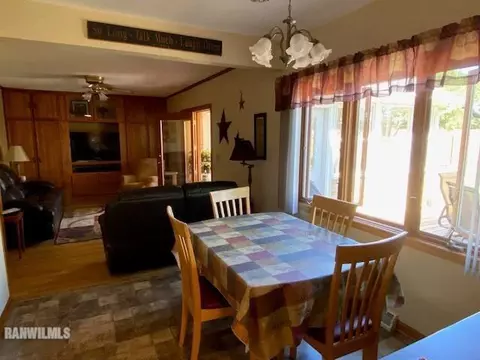 715 Towne Dr, Freeport, IL 61032 photo 9