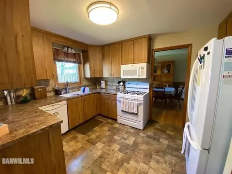 715 Towne Dr, Freeport, IL 61032 photo 10