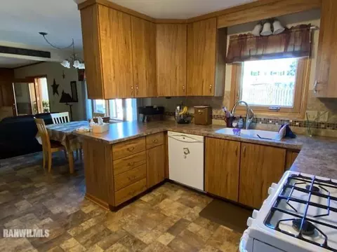715 Towne Dr, Freeport, IL 61032 photo 8