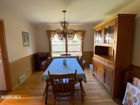 715 Towne Dr, Freeport, IL 61032 photo 11