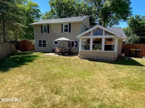 715 Towne Dr, Freeport, IL 61032 photo 4