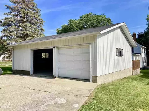 221 E Franklin St, Lanark, IL 61046 photo 7