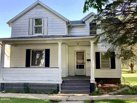 221 E Franklin St, Lanark, IL 61046 photo 3