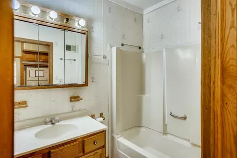 627 S Burchard Ave, Freeport, IL 61032 photo 9