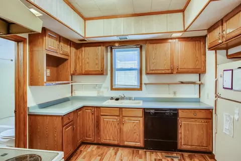 627 S Burchard Ave, Freeport, IL 61032 photo 3