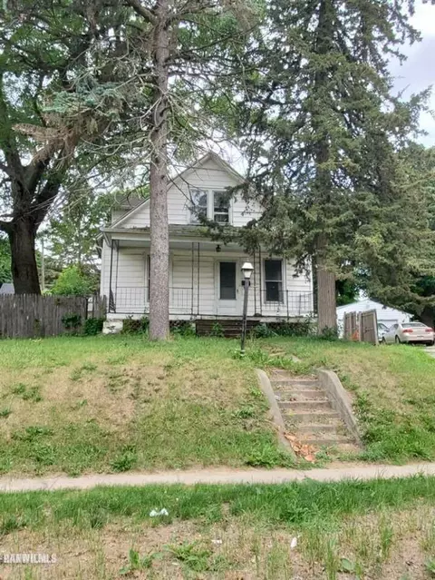 1220 S Float St, Freeport, IL 61032 photo 1