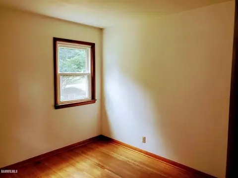15 E Wayne St, Freeport, IL 61032 photo 10
