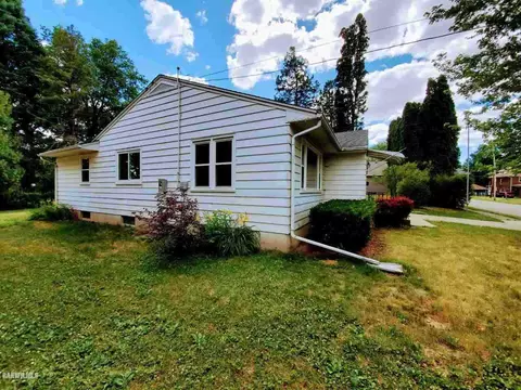 15 E Wayne St, Freeport, IL 61032 photo 20