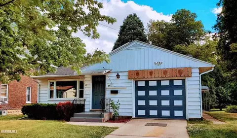 15 E Wayne St, Freeport, IL 61032 photo 17