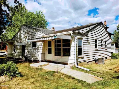 15 E Wayne St, Freeport, IL 61032 photo 18