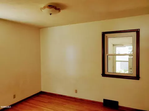 15 E Wayne St, Freeport, IL 61032 photo 11