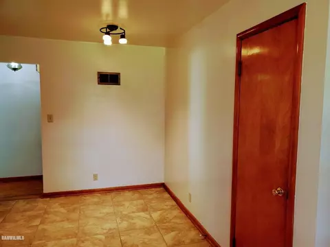 15 E Wayne St, Freeport, IL 61032 photo 6