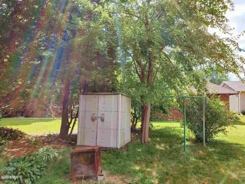 15 E Wayne St, Freeport, IL 61032 photo 21