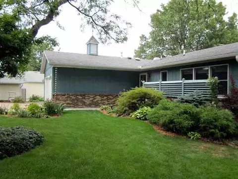 2101 Eagle Dr, Freeport, IL 61032 photo 1