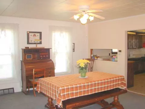 609 S State, Freeport, IL 61032 photo 8