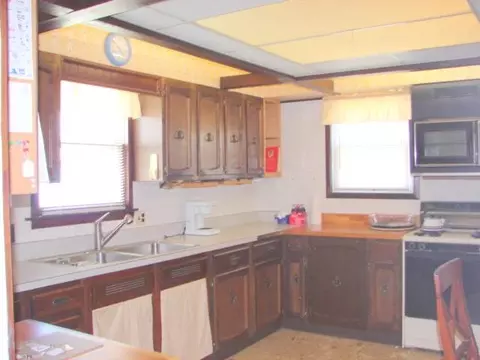 609 S State, Freeport, IL 61032 photo 9